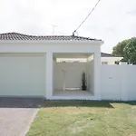 Elegant Home Near By Surfers Paradise Beach